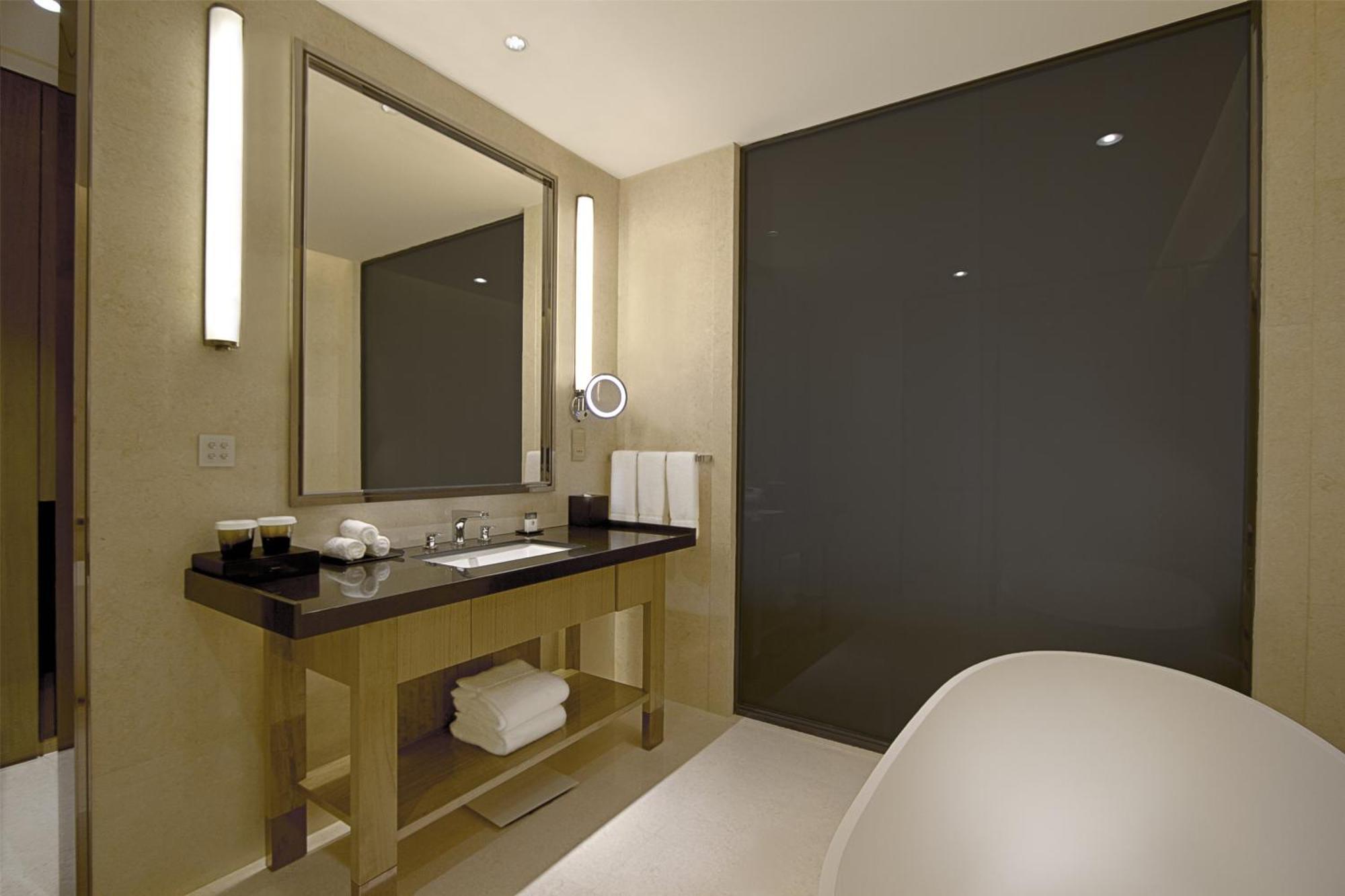 Doubletree By Hilton Heyuan Hotel Exterior photo