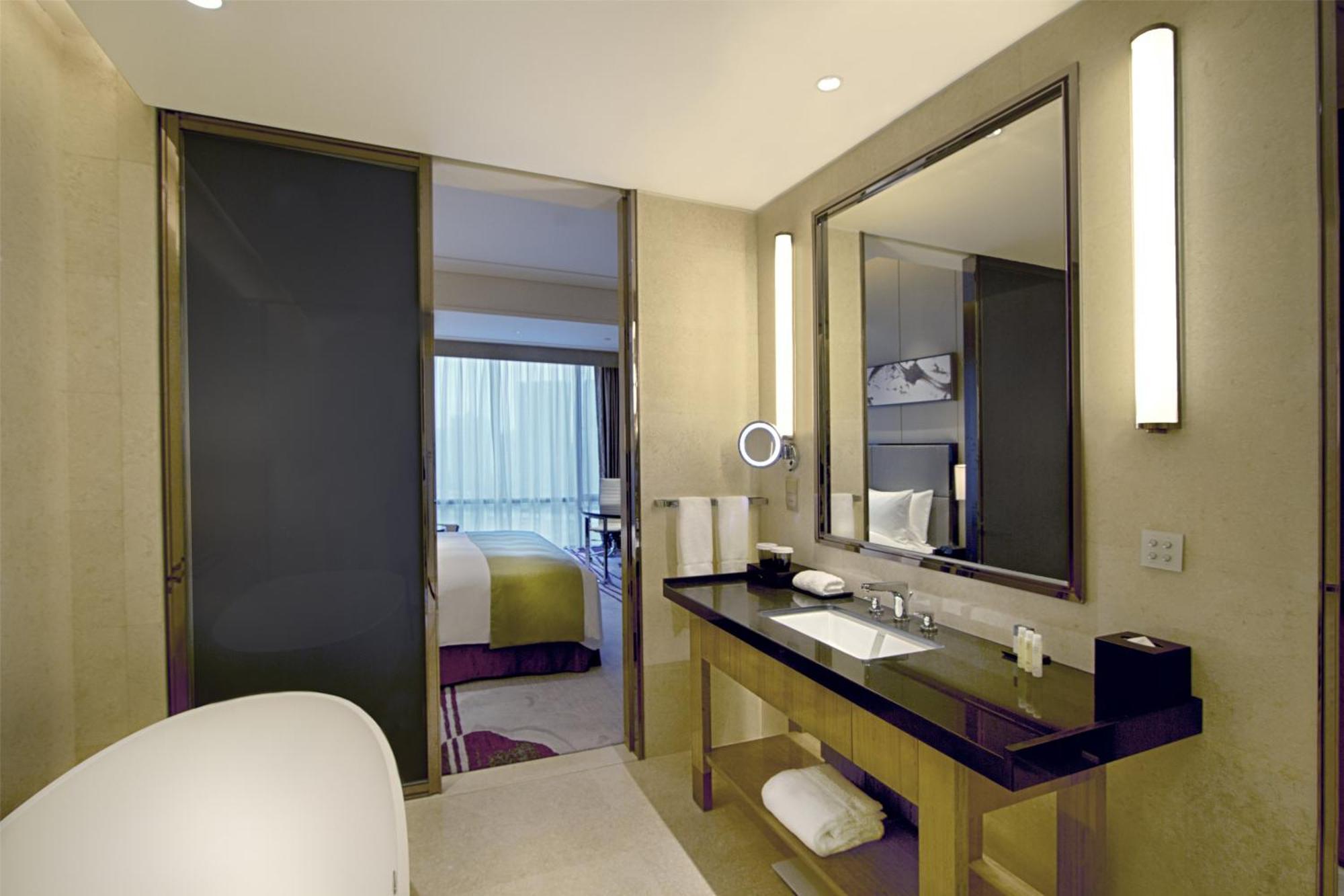 Doubletree By Hilton Heyuan Hotel Exterior photo